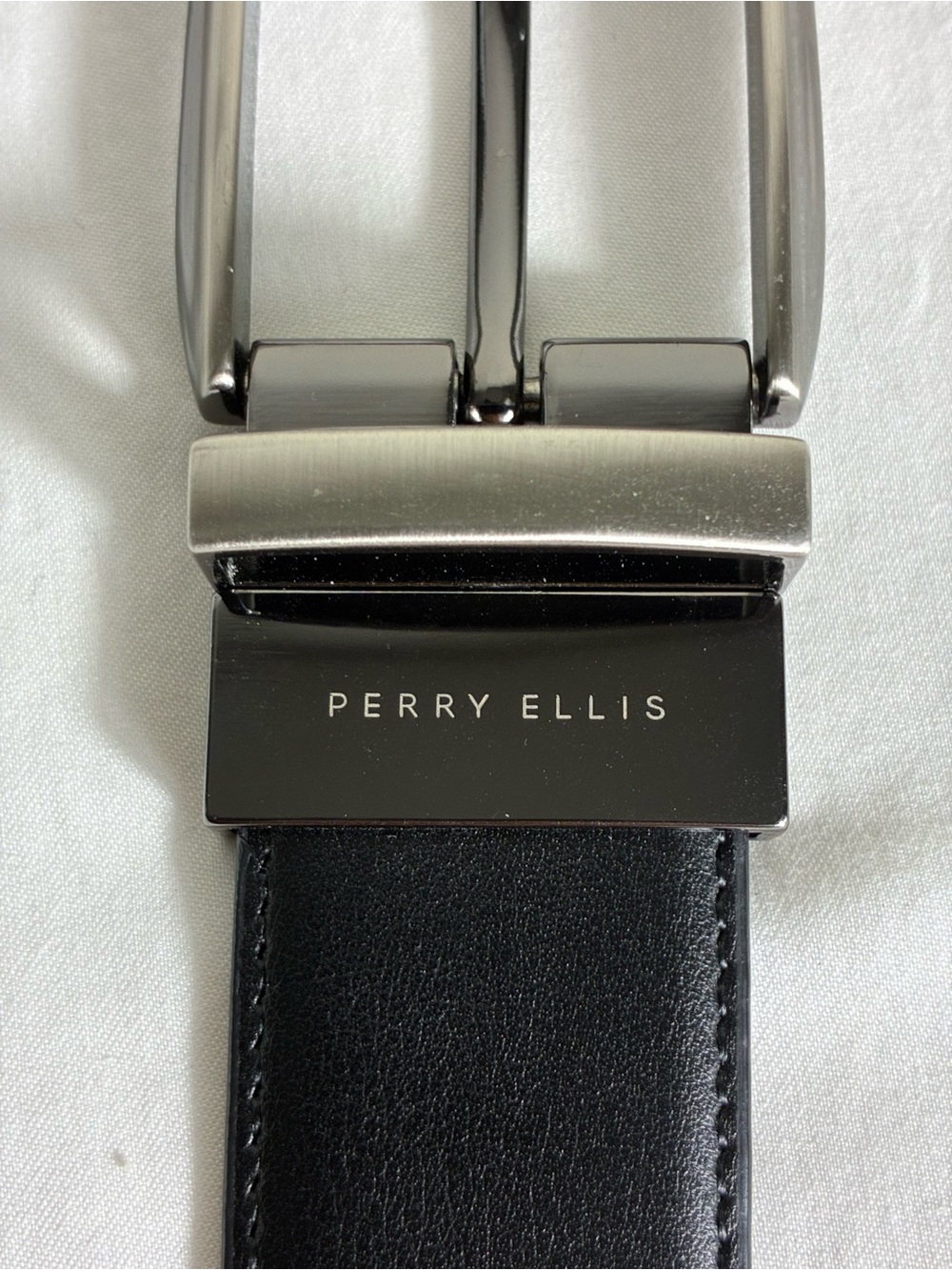Perry Ellis mens belt sz 42 reversible Black-Brown Leather Brushed Silver Buckle